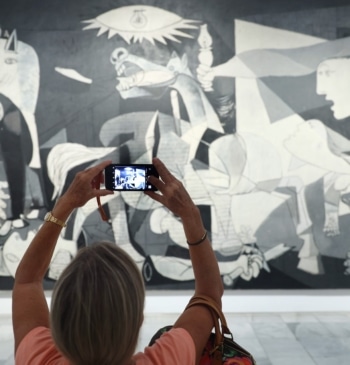 El Guernica se queda: Urtasun frena las exigencias del PNV por poner [...]