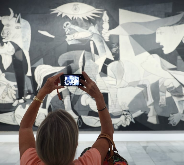 El Guernica se queda: Urtasun frena las exigencias del PNV por poner en peligro la obra cumbre de Picasso