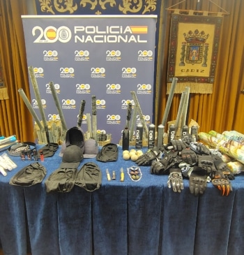 Cuchillos, pasamontañas y 95 barras de hierro: el arsenal ultra incautado antes [...]