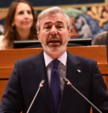 Azcón defiende que la “prioridad nacional” se aplicará con criterios de arraigo [...]