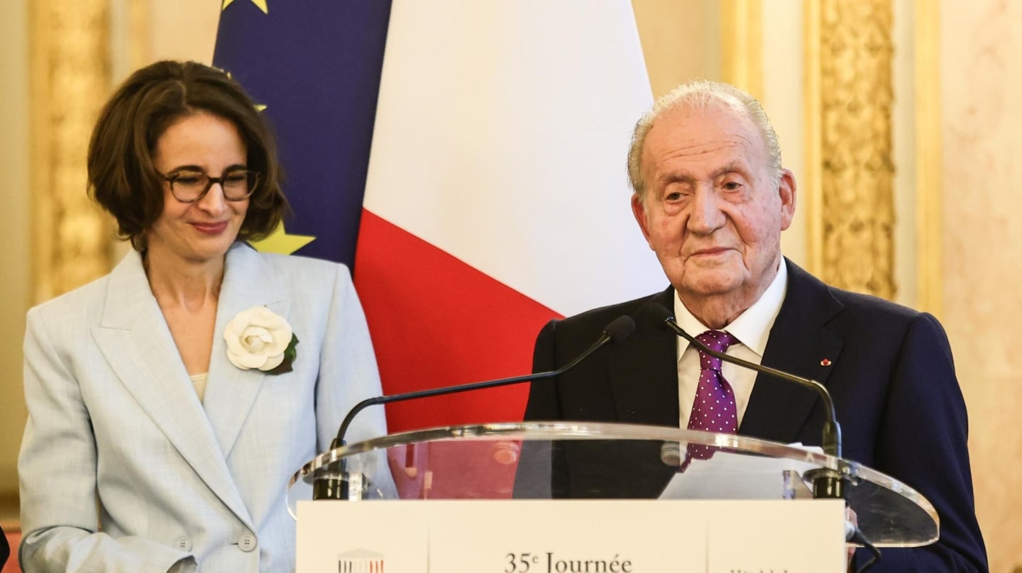 La Asamblea Nacional de Francia premia al Rey emérito por sus memorias: 
