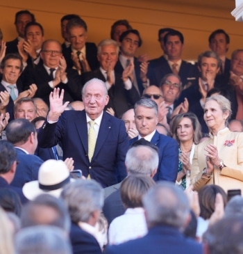 Domingo de Resurrección: el público ovaciona a Juan Carlos I en la [...]