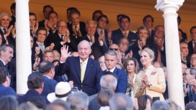 Domingo de Resurrección: el público ovaciona a Juan Carlos I en la Maestranza de Sevilla