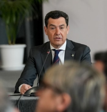 Juanma Moreno podría reeditar su mayoría absoluta según la encuesta del CIS [...]