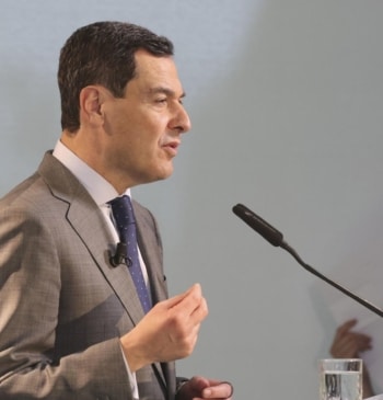 Juanma Moreno: "Sánchez viene a Andalucía para salvar a Vox"