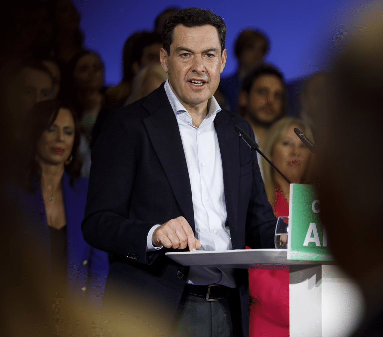 Juanma Moreno revalidaría la mayoría absoluta y el PSOE se hundiría en su peor resultado histórico según el último sondeo de Sigma Dos