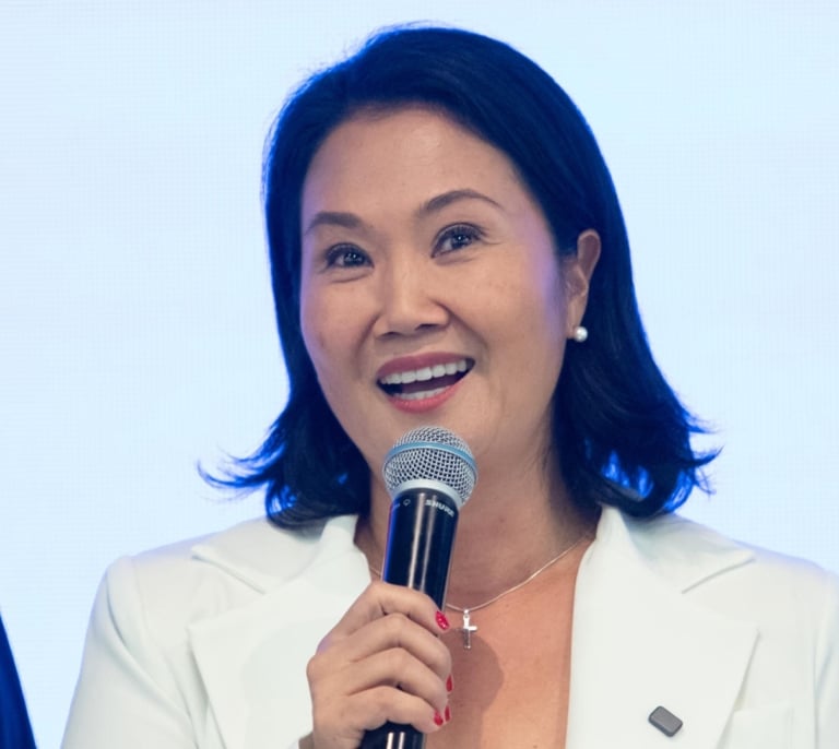 Fujimori y López Aliaga se perfilan para la segunda vuelta en Perú tras un ajustado escrutinio