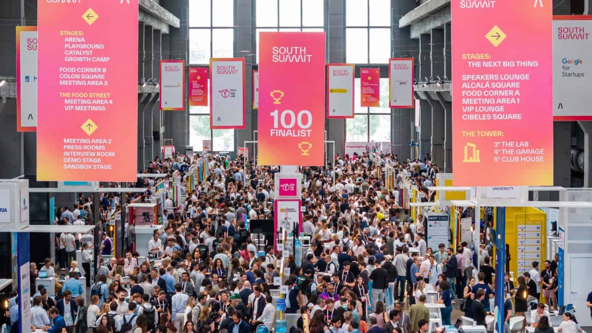 En el South Summit 2026 se repartieron 47.000 tarjetas de visita: por qué el networking físico resiste a LinkedIn