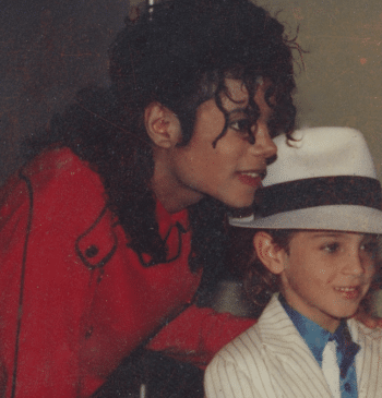 Michael Jackson con el pequeño Wade Robson en una de las imágenes que se pueden ver en 'Leaving Neverland'.