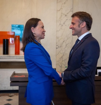 María Corina Machado 'ningunea' a Sánchez tras verse con Macron y Jetten