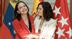 Ayuso celebra la medalla a María Corina frente a los "cómplices del chavismo" y el "guateque del socialismo del siglo XXI" en Barcelona