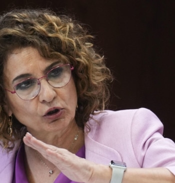 "Nosotros sí cumplimos": María Jesús Montero presume de la reapertura del AVE [...]