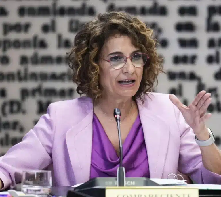 "Quien miente, vuelve": el PP amaga con sentar de nuevo a Montero en la comisión SEPI
