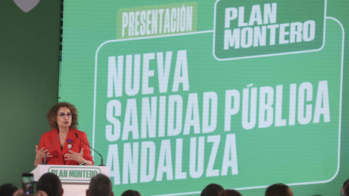 La líder del PSOE-A y candidata a la presidencia de la Junta de Andalucía, María Jesús Montero, en un acto sobre sanidad, el 'Plan Montero', este sábado en Cádiz