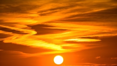 La trampa del sol de mayo: el motivo por el que tu piel está más en peligro ahora que en verano