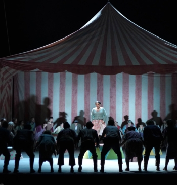 El amor contra la dote: 'La novia vendida' regresa al Teatro Real 102 [...]