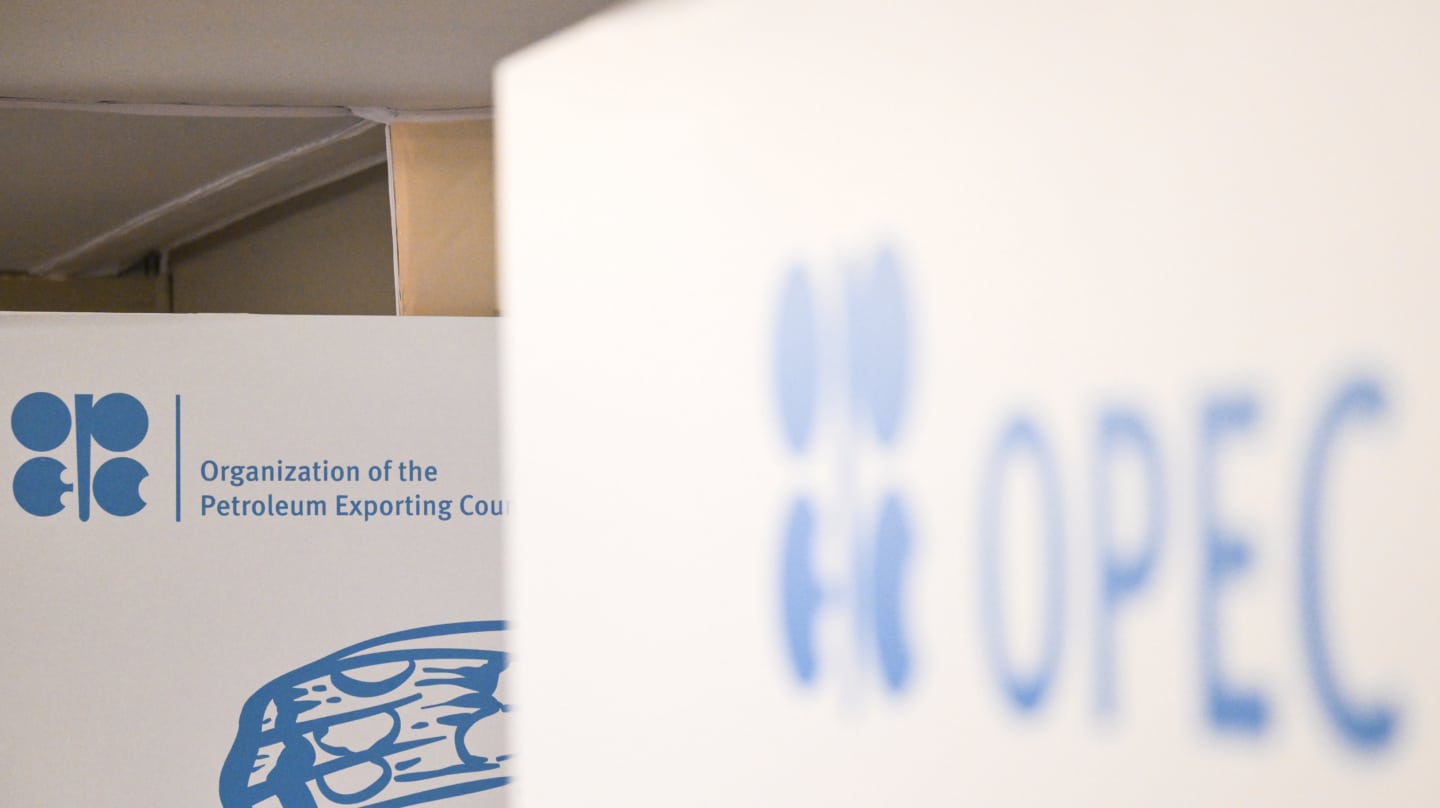 La OPEP aprueba aumentar la oferta de petróleo en mayo: una medida simbólica  con Ormuz bloqueado