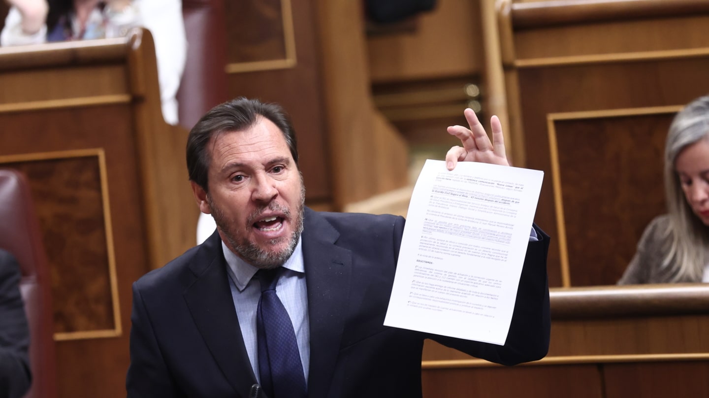 Óscar Puente mete en campaña al 112 en Adamuz para culpar a Juanma Moreno de las muertes del accidente