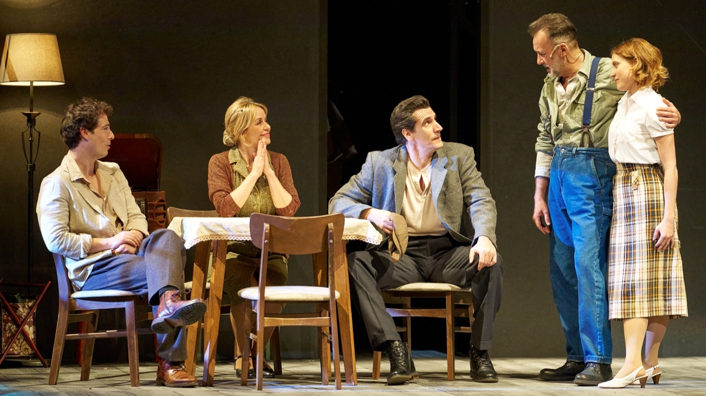 'Panorama desde el puente': pasado turbulento, futuro incierto