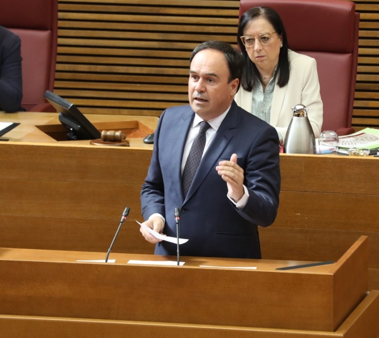 Pérez Llorca confirma que la Generalitat recurrirá el "irresponsable" decreto de regularización de migrantes