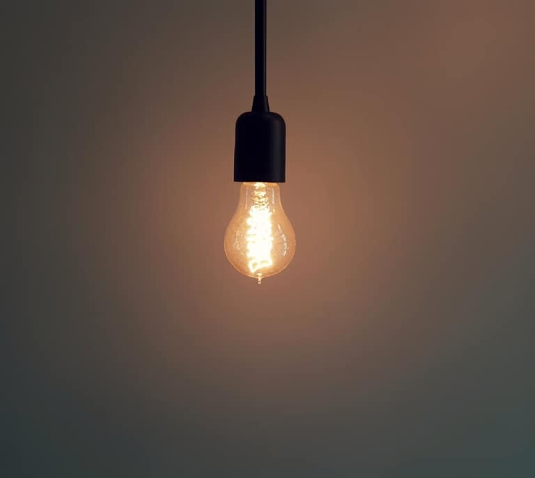 Precio de la luz hoy, 14 de abril de 2026: ¿Cuánto paga un hogar medio?