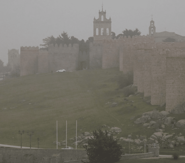 Aire "muy desfavorable": el episodio de polvo africano en Castilla y León durará al menos hasta el miércoles