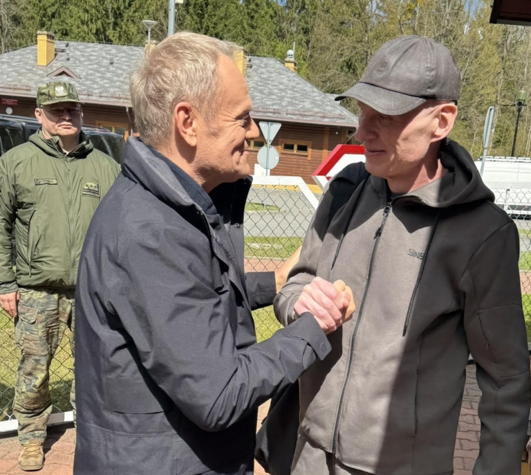 Liberado Andrzej Poczobut, Premio Sajarov 2025, tras cinco años en las cárceles de Lukashenko