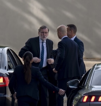 "Absolutamente falso": Rajoy niega haber recibido sobres de Bárcenas y destruir pruebas [...]