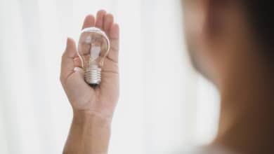 Precio de la luz hoy, 20 de abril de 2026: qué factores provocan cambios bruscos