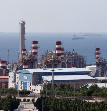 Israel ataca la mayor planta petroquímica en Irán horas antes de que [...]