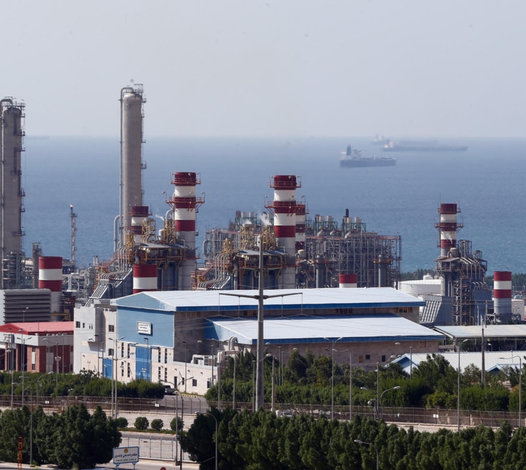 Israel ataca la mayor planta petroquímica en Irán horas antes de que concluya el ultimátum de Trump sobre infraestructuras