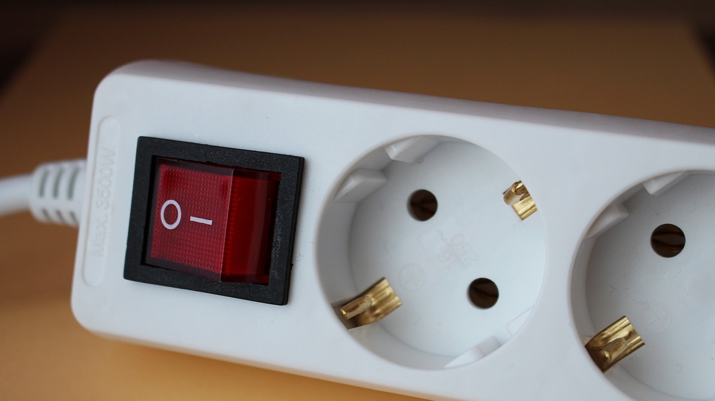Adiós a las regletas: con estos enchufes puedes modernizar tu hogar sin obras por menos de 25 euros