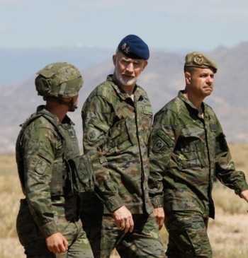 La visita del rey a la base de la Legión en Viator, [...]