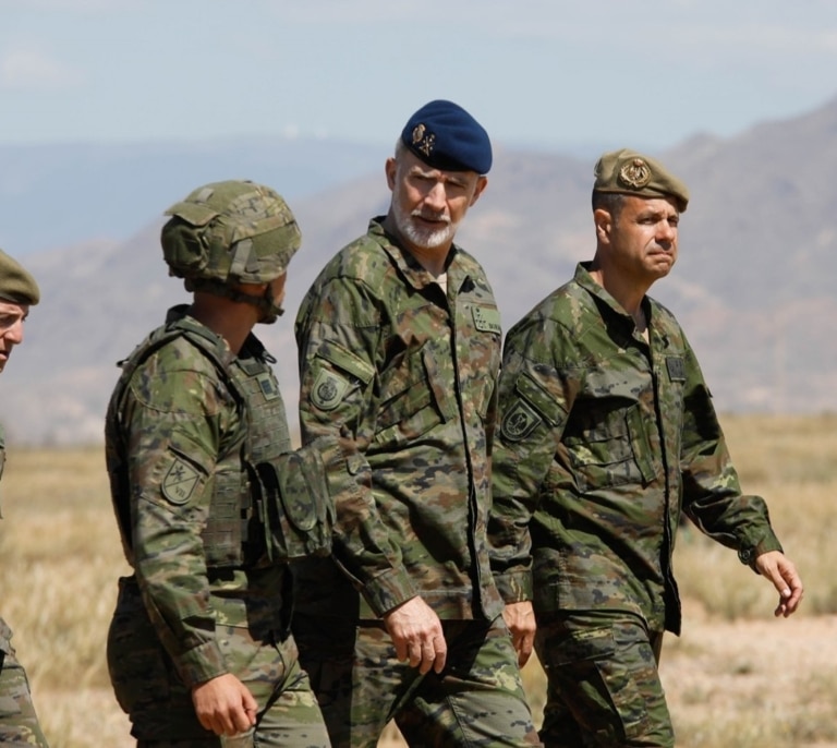 La visita del rey a la base de la Legión en Viator, en imagénes