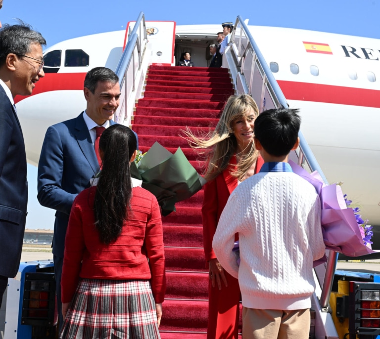 Sánchez llega a Pekín para reunirse por cuarta vez con Xi Jinping