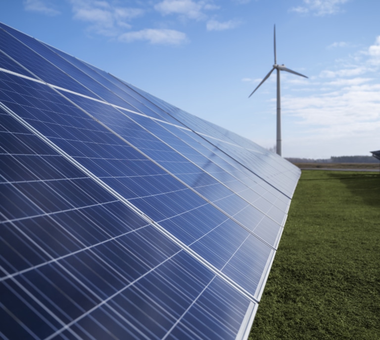 Precio de la luz hoy, 7 de abril de 2026: qué papel juegan las energías renovables