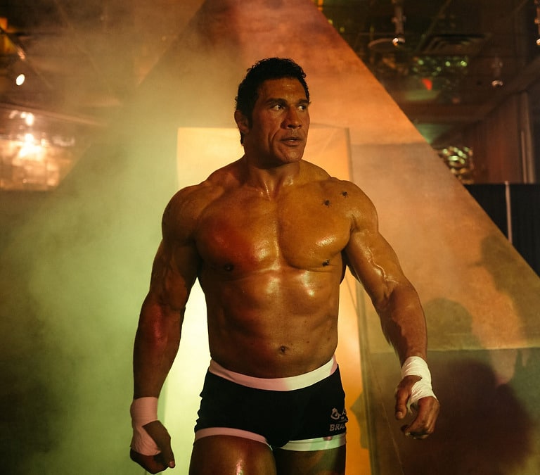 Dwayne Johnson interpreta a un luchador de artes marciales mixtas en esta película basada en hechos reales que hoy estrena HBO Max