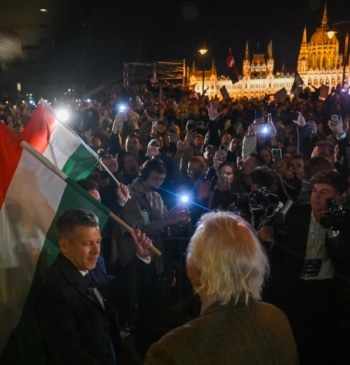 Putin, Trump y sus aliados de la ultraderecha pierden a su estandarte [...]