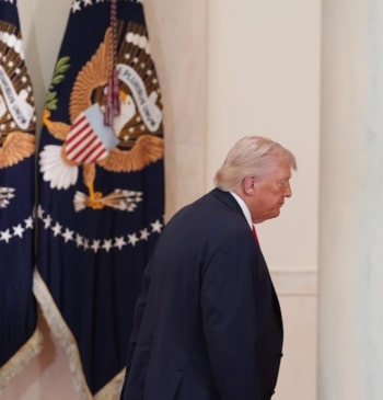 La Casa Blanca guarda silencio por el piloto desaparecido mientras Irán ofrece [...]