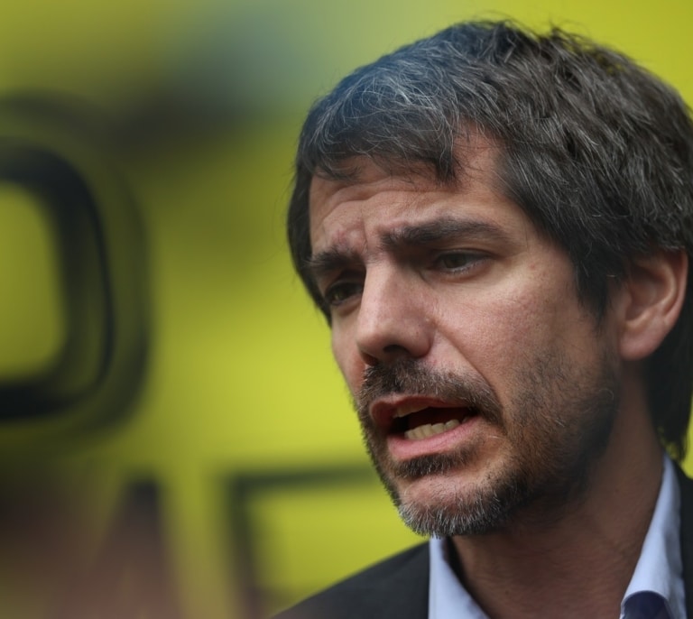 Urtasun aprovecha el 14 de abril para anunciar la disolución de la Fundación Francisco Franco