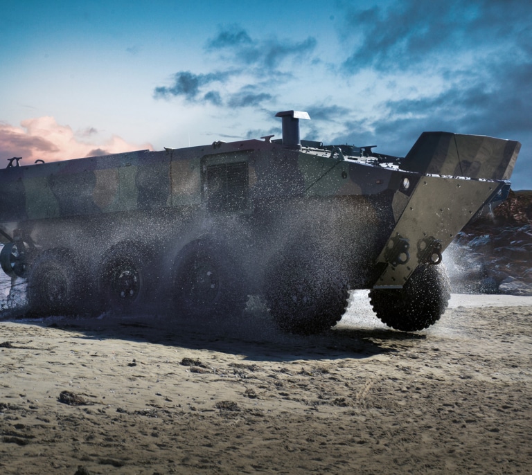 Indra e Iveco unen fuerzas para fabricar el nuevo anfibio asturiano 8x8 con blindaje extra