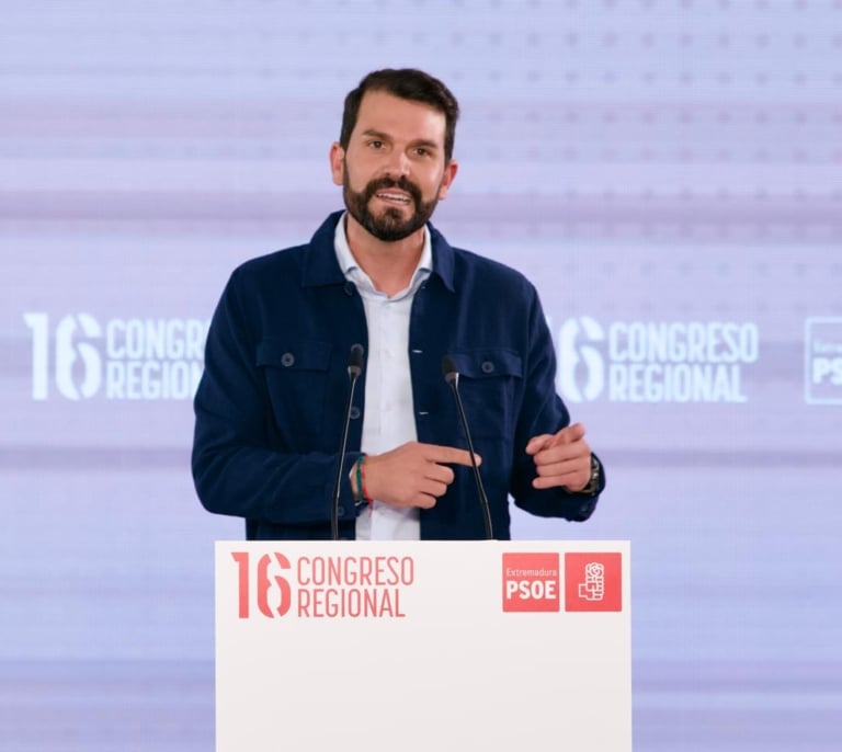 Cambio radical en el PSOE de Extremadura: gana las primarias el líder cacereño, Álvaro Sánchez Cotrina, el favorito de Ferraz