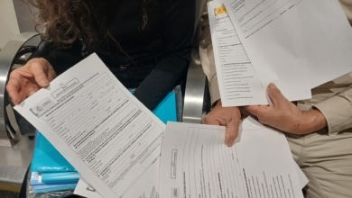 En el laberinto burocrático de la regularización de inmigrantes de Sánchez: "Piden documentación que no es lógica"