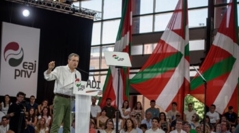 Entre el pacto y el 'postureo': el difícil equilibrio del PNV con Sánchez 