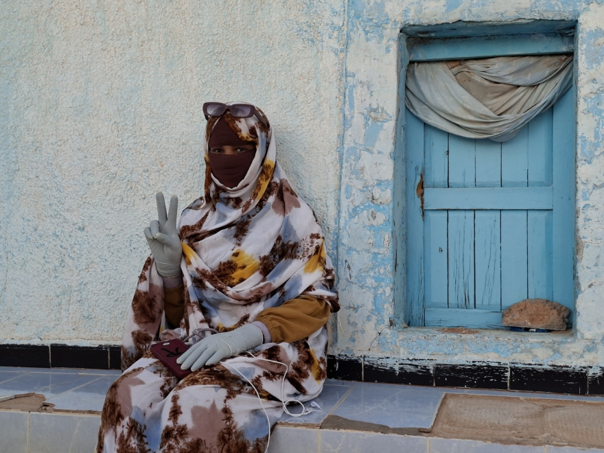 Alumna de la Escuela de Enfermería Ahmed Abdel-Fatah en Tinduf