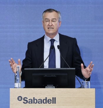 González-Bueno dice adiós al Sabadell y ve sentido a las fusiones de [...]