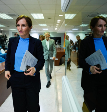 La ministra de Sanidad reprocha a Clavijo el "alarmismo" y las "dificultades" [...]