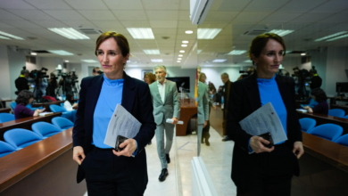 La ministra de Sanidad reprocha a Clavijo el "alarmismo" y las "dificultades" que ha puesto al desembarco