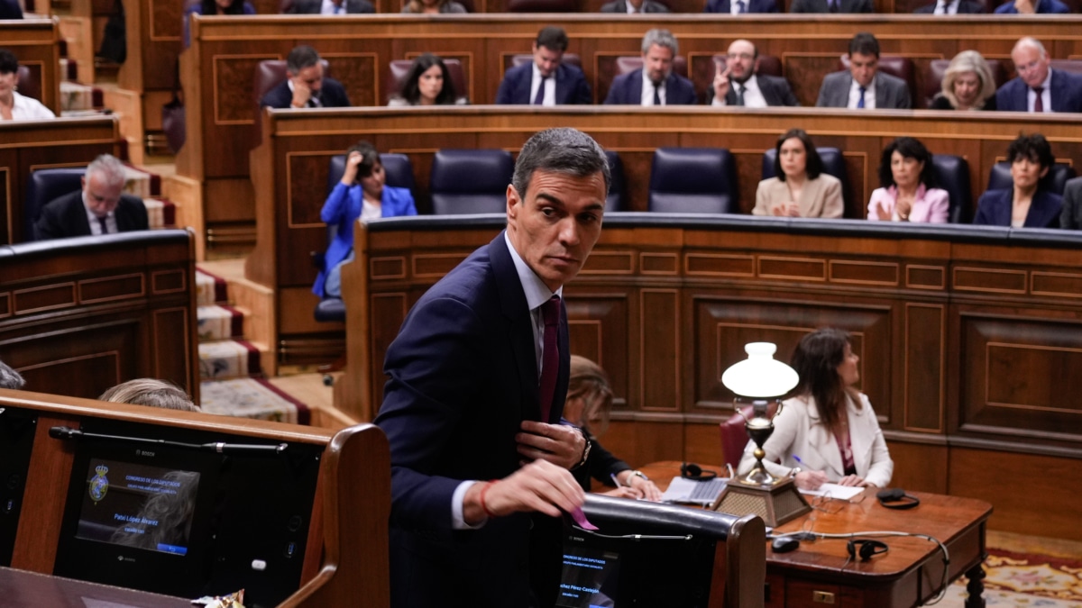 MADRID (ESPAÑA), 20/05/2026.- El presidente del Gobierno, Pedro Sánchez, este miércoles, durnate el pleno del Congreso que celebra sesión de control al Ejecutivo. EFE/Borja Sanchez-Trillo