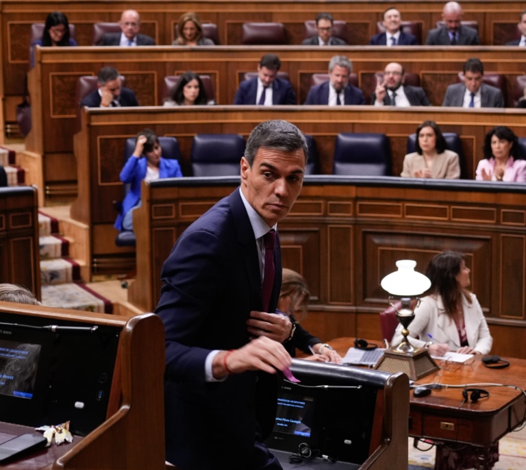 El PSOE mantiene su plan de defensa de Zapatero pero lo supedita a su cita ante el juez del 2 de junio
